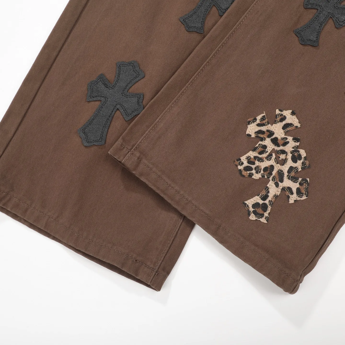 P260 Chrome Hearts/Chrome Hearts leopard print checkerboard horsehair cross patch leather jeans - Full of exploring the ultimate in fashion, Chrome Hearts' new Chrome Hearts pants cleverly integrate camouflage cross, checkerboard horsehair cross and other elements to break the traditional boundaries. The clever fusion of Mattyboy’s same style, overalls and khaki jeans brings endless matching inspiration to fashionistas.  This pair of Croxin overalls not only presents a unique retro style, but also combines comfort and sophistication with its wide-leg, loose design. The mid-high waist design matches a lazy and casual style, which not only makes the legs longer but also maintains a casual feel, it is a must-have fashion choice for trendy men and trendy women.  Brown overalls are unique in leather matching and color selection, making them the leader among overalls. Chrome Hearts' khaki cross chino casual pants have a prince-like aristocratic feel. The pants have 40 panels of leather and full texture. The W34 size is perfectly presented and has become the focus of the forefront of fashion. Whether it's for daily wear or a trendy try, these pants can bring you an excellent fashion experience.  Color: brown Size: 28 30 32 34 corresponding size s-xl